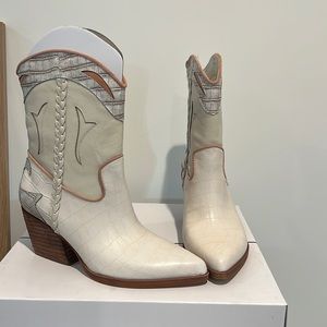 Brand new Dolce Vita Loral leather cowboy boots.